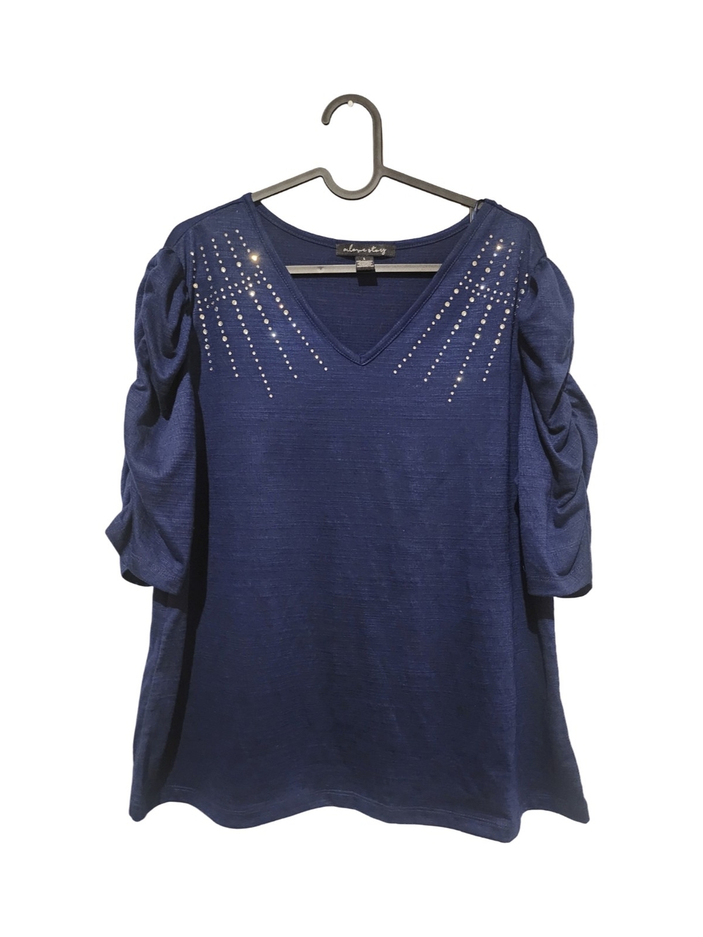 Embellished V-Neck Quarter Sleeve Top in Navy